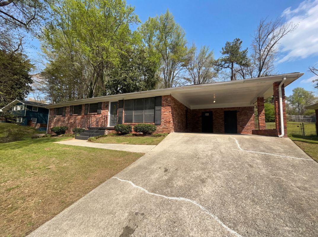 Photo 8 of 19 of 2855 Jerome Rd, Atlanta, GA
