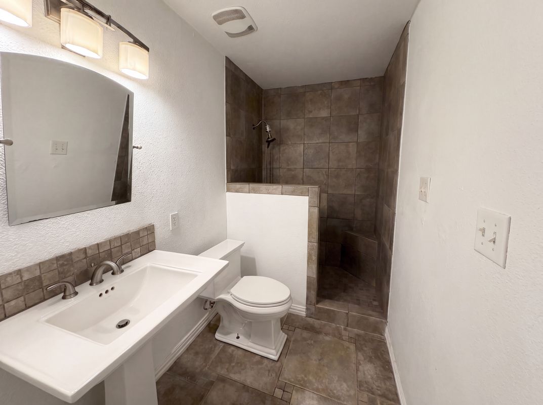 Photo 14 of 18 of 1613 Mullins Dr, Plano, TX