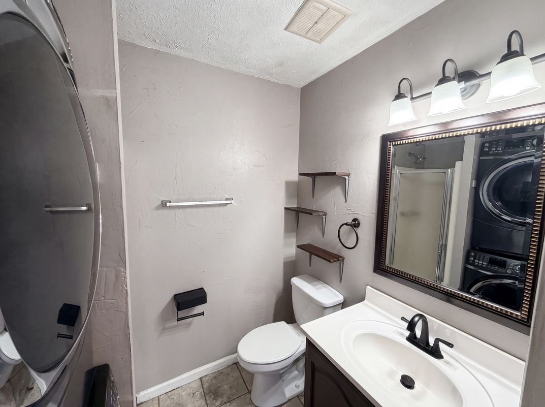 Photo 14 of 25 of 2725 Flintlock Pl, Austell, GA