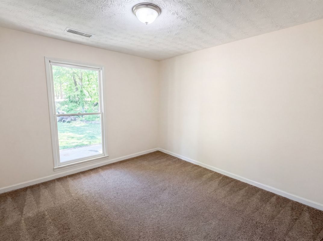 Photo 11 of 22 of 213 Carl Parker Rd, Hampton, GA