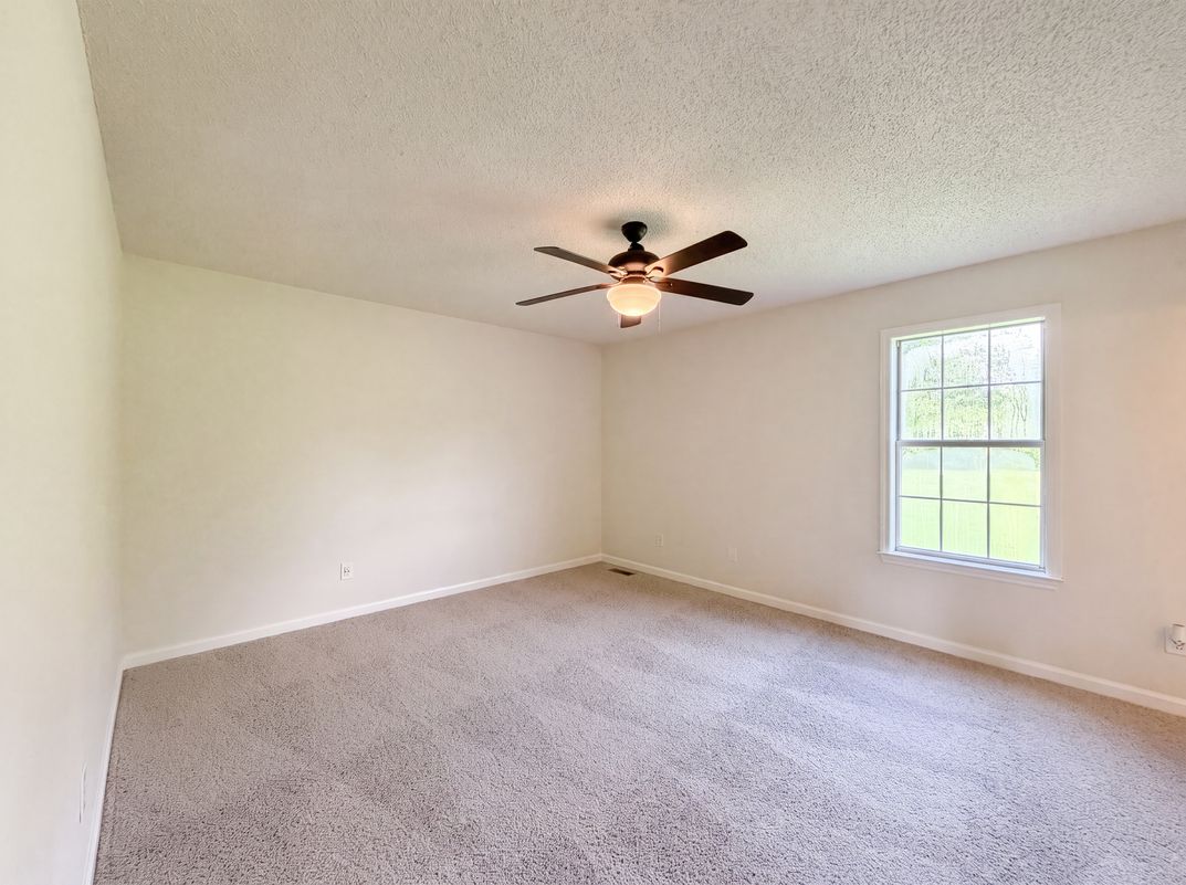 Photo 4 of 22 of 1112 Claire Dr, Spring Hill, TN
