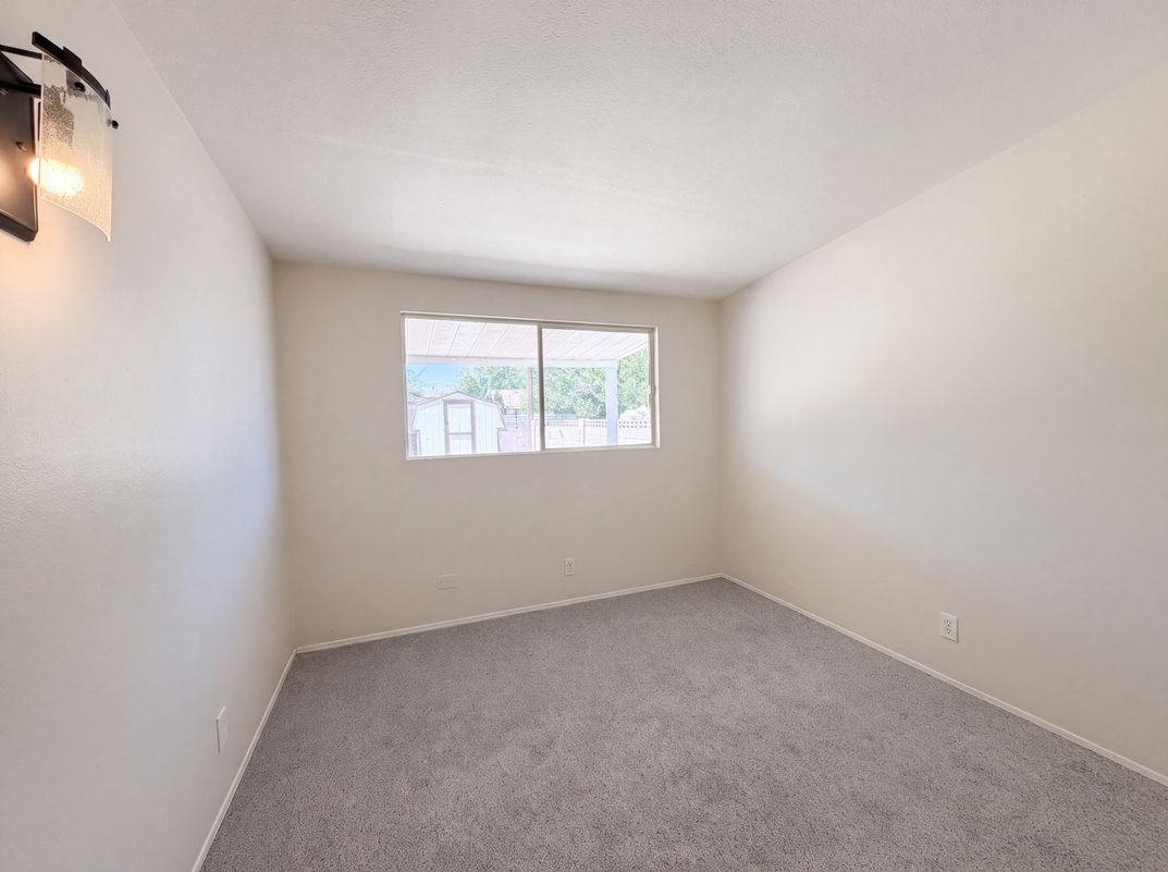 Photo 8 of 20 of 13325 Lamel St, Edwards, CA