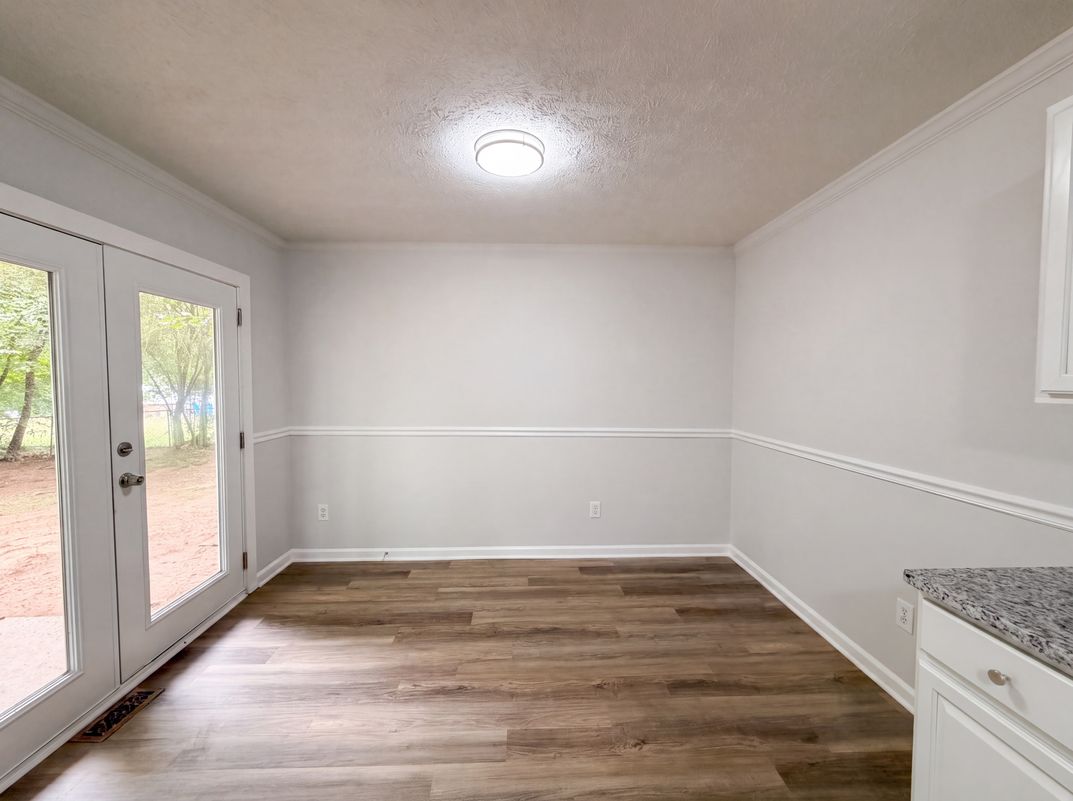 Photo 8 of 25 of 3691 Lavilla Dr, Powder Springs, GA