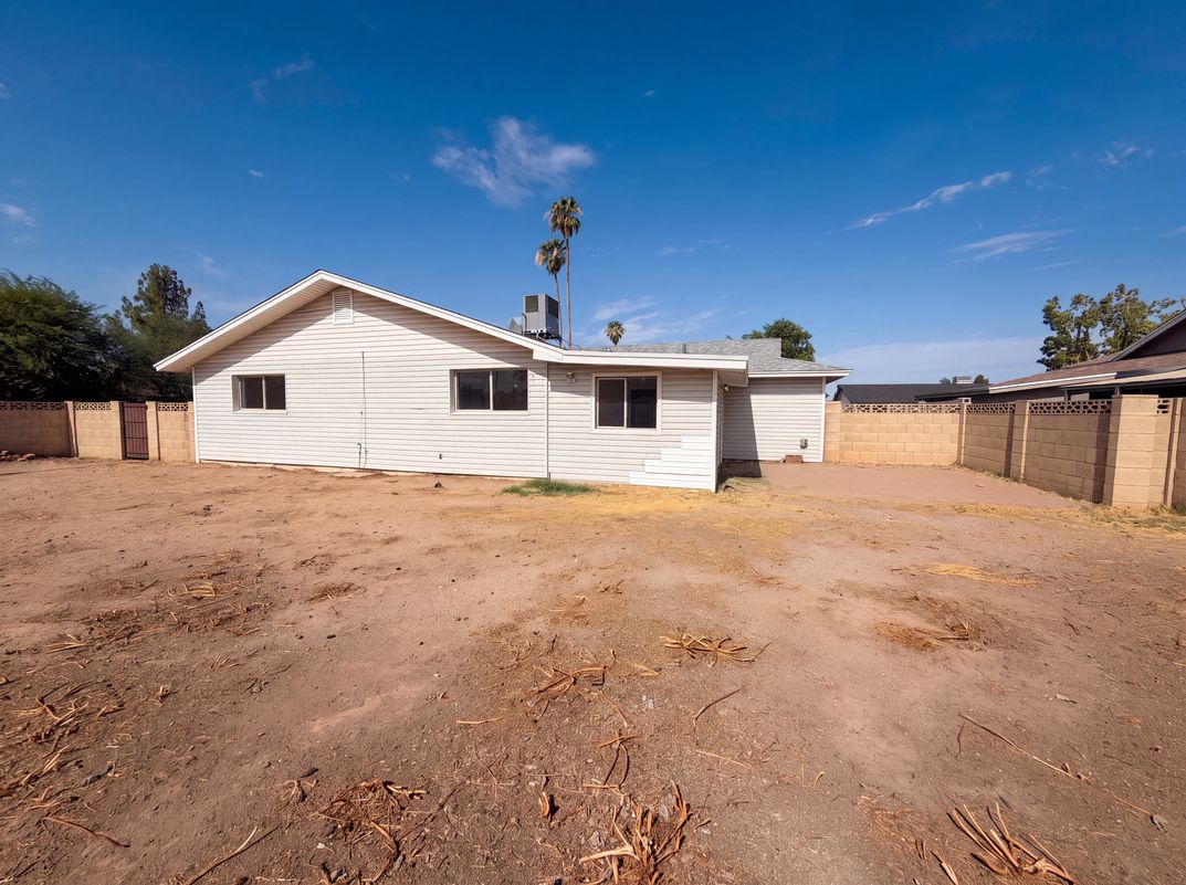Photo 4 of 28 of 10215 N 36th Ave, Phoenix, AZ