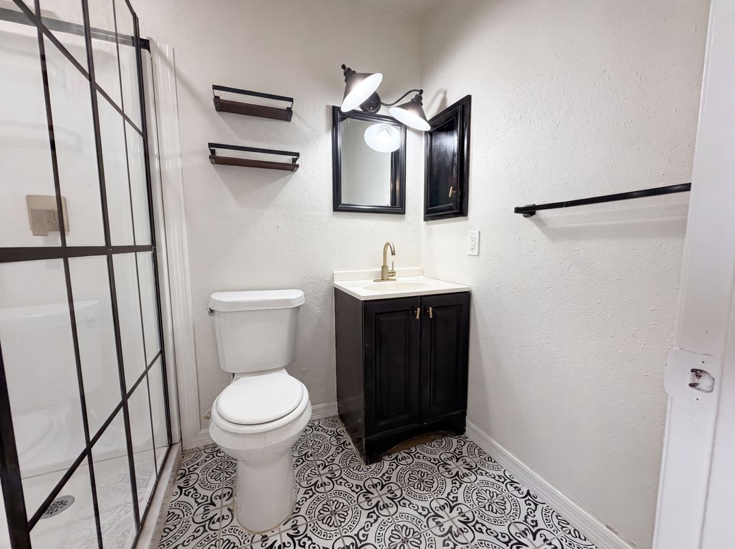 Photo 8 of 17 of 2906 Keslake St, San Antonio, TX
