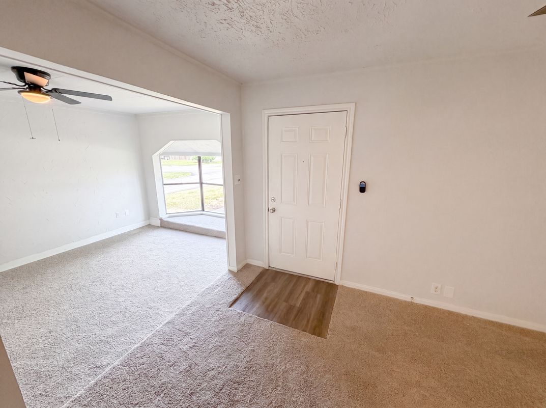 Photo 6 of 20 of 10502 Bessemer St, Houston, TX