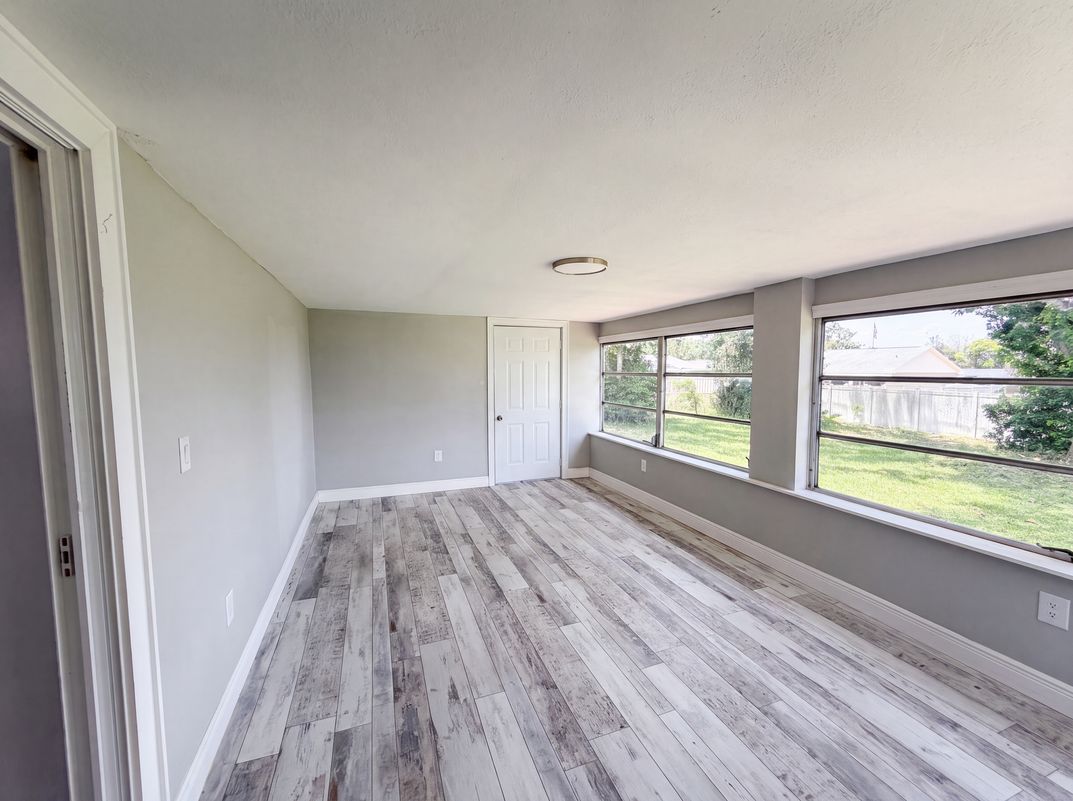 Photo 11 of 24 of 1044 E Lombardy Dr, Deltona, FL