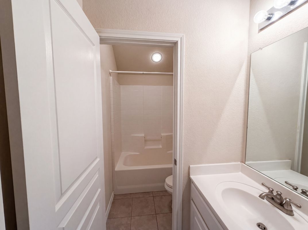 Photo 15 of 20 of 9816 Mullins Crossing Dr, Fort Worth, TX