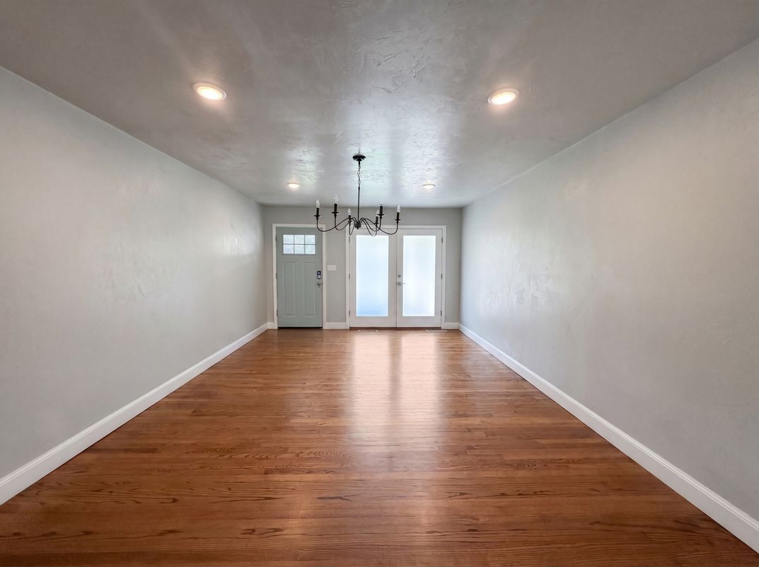 Photo 3 of 17 of 10508 Whitehaven Rd, Oklahoma City, OK