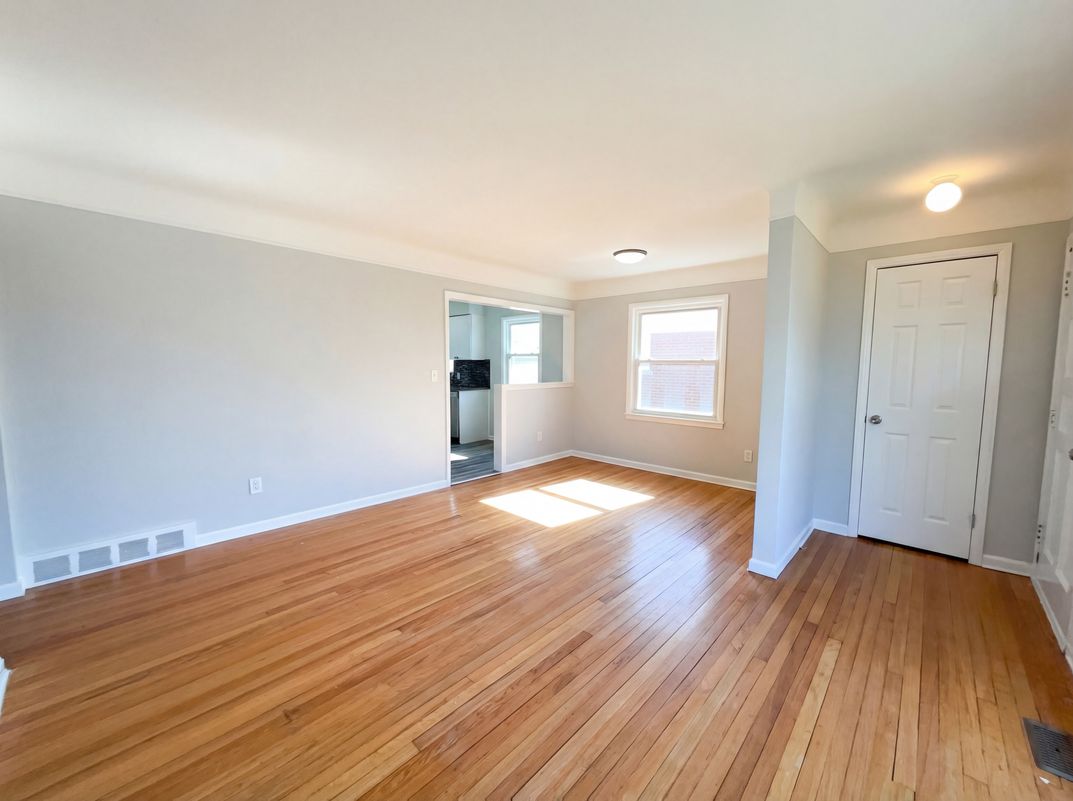 Photo 3 of 19 of 29212 Ursuline St, Saint Clair Shores, MI