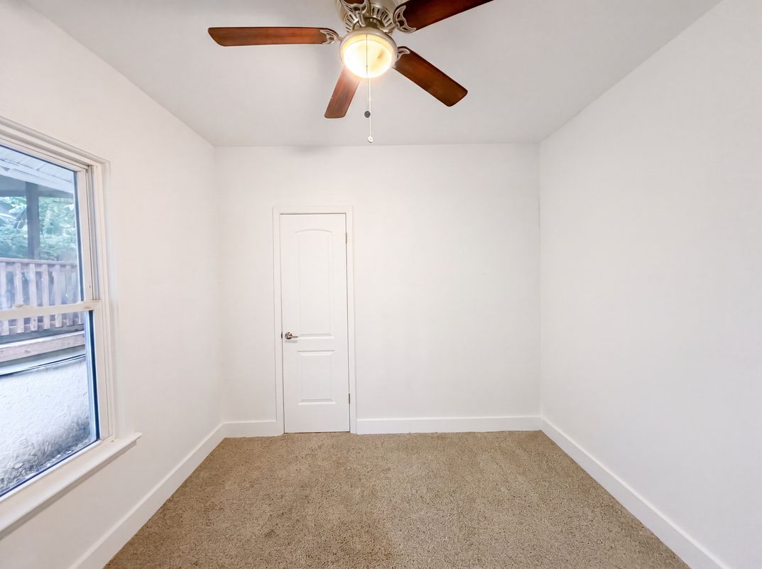 Photo 8 of 17 of 1316 E 44th St, Kansas City, MO