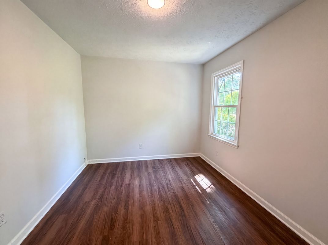 Photo 7 of 22 of 1033 Chestnut Hill Cir SW, Marietta, GA
