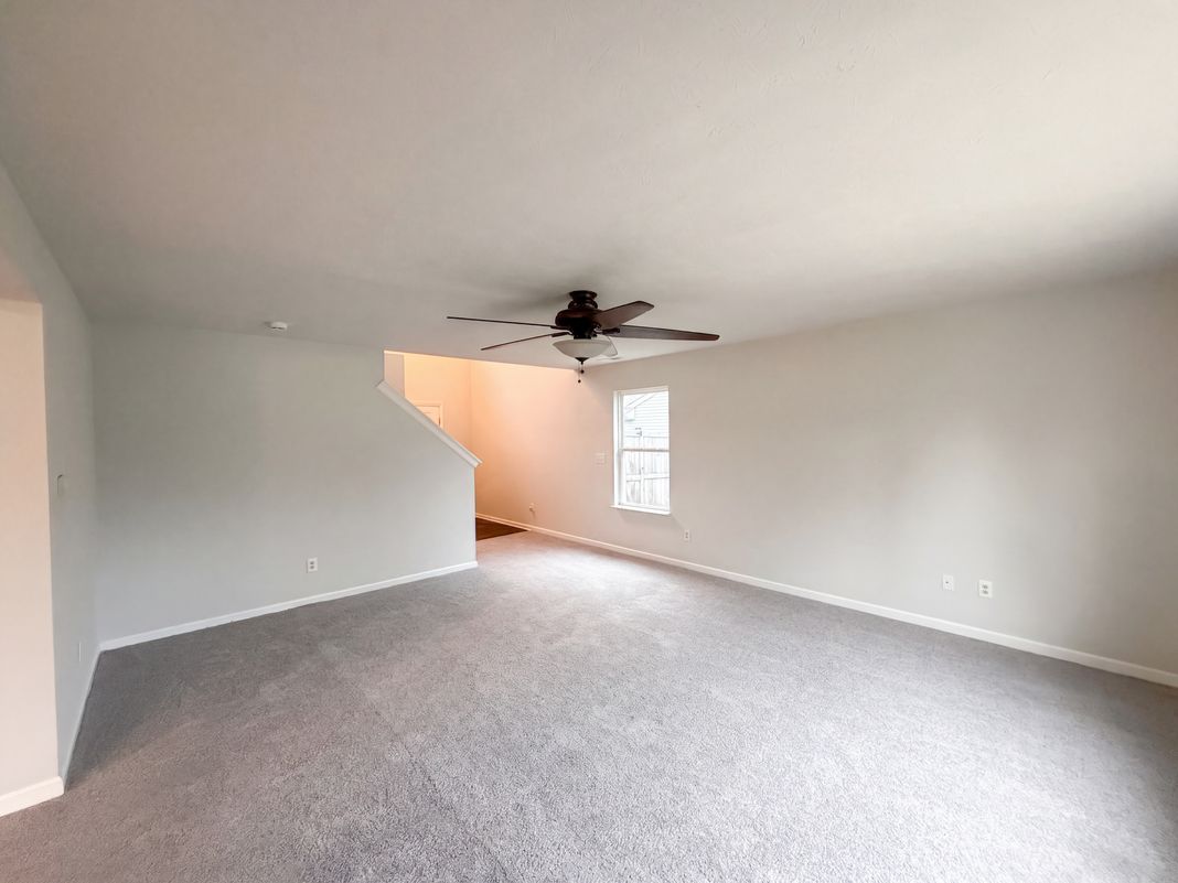 Photo 6 of 18 of 1349 Fiesta Dr, Franklin, IN