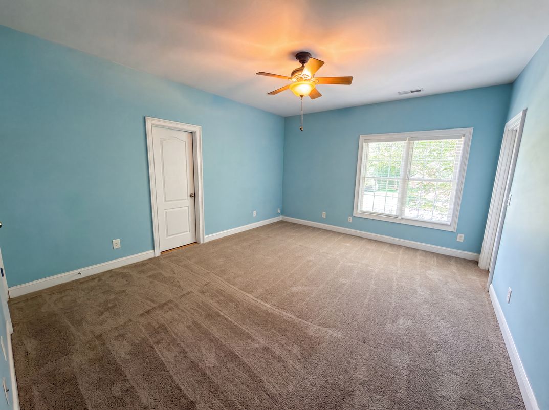 Photo 7 of 22 of 9721 Arlington Oaks Dr, Charlotte, NC