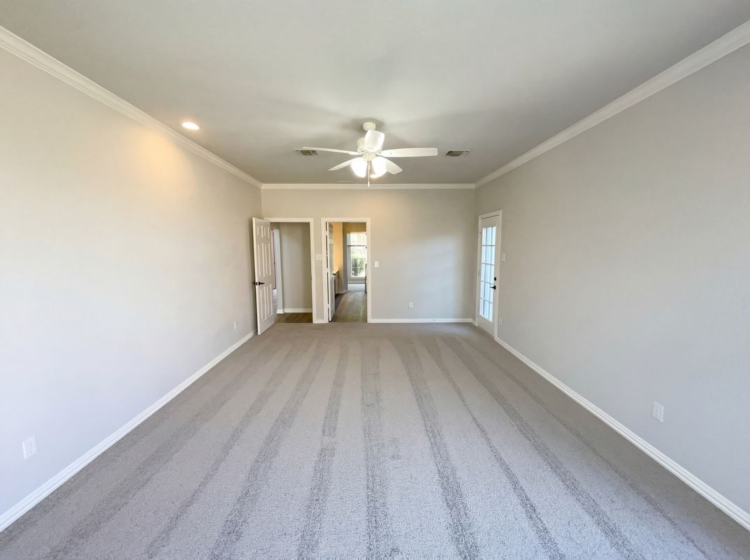 Photo 4 of 23 of 3421 Sandy Trail Ln, Plano, TX