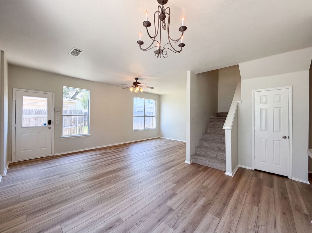 Photo 10 of 26 of 10636 Traymore Dr, Fort Worth, TX