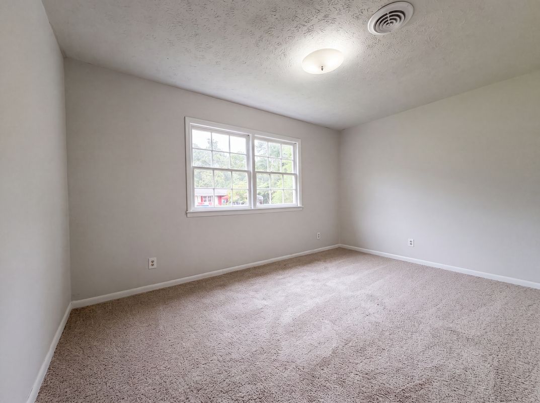 Photo 11 of 16 of 6616 Amanda Cir, Fayetteville, NC