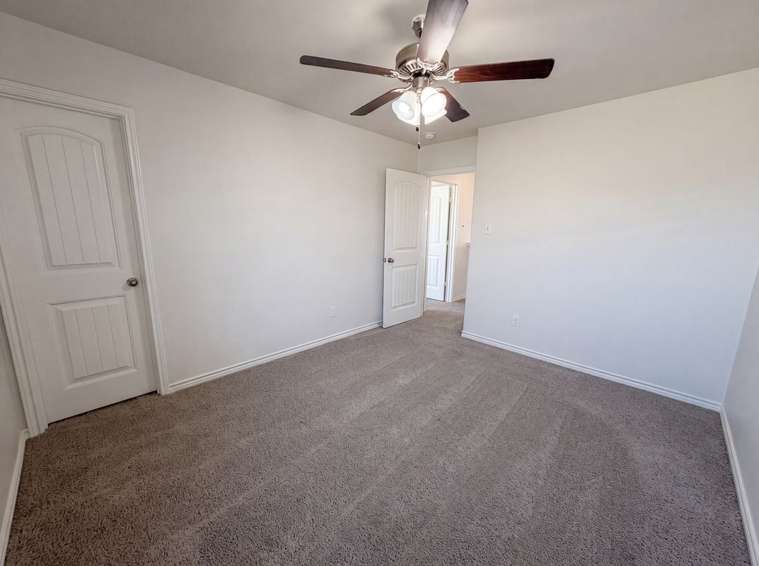 Photo 10 of 21 of 1713 Blue Jay Dr, Ennis, TX
