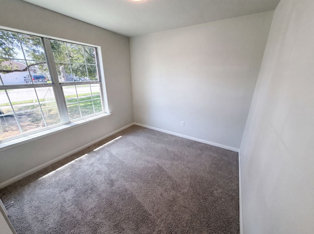 Photo 10 of 19 of 907 Amaryllis Rd, Baytown, TX