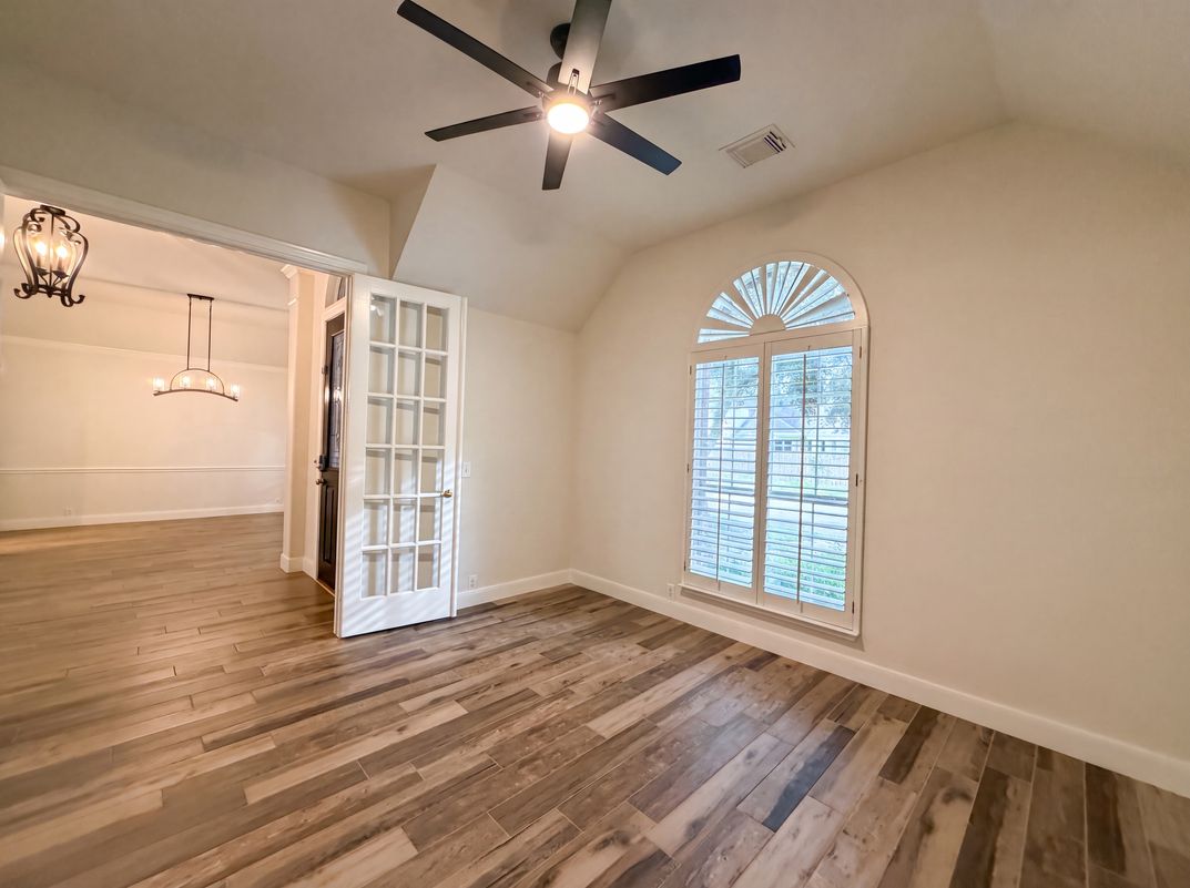 Photo 12 of 24 of 11502 Havard Oaks Dr, Houston, TX
