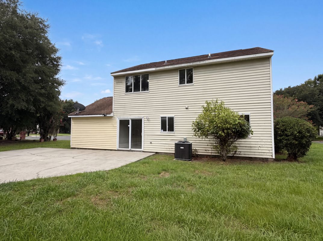 Photo 5 of 20 of 6786 Moss Ct, North Charleston, SC