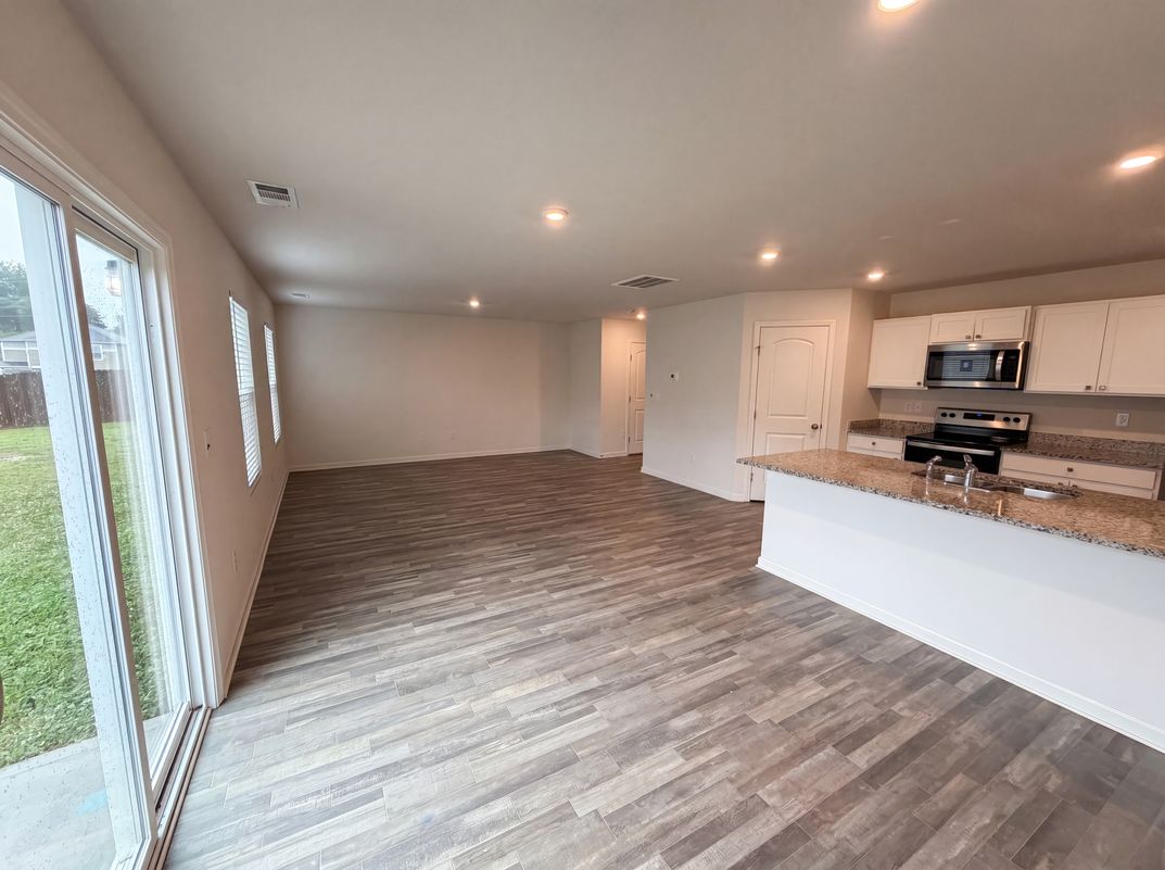 Property photo 3 of 667 Farmstead Trl