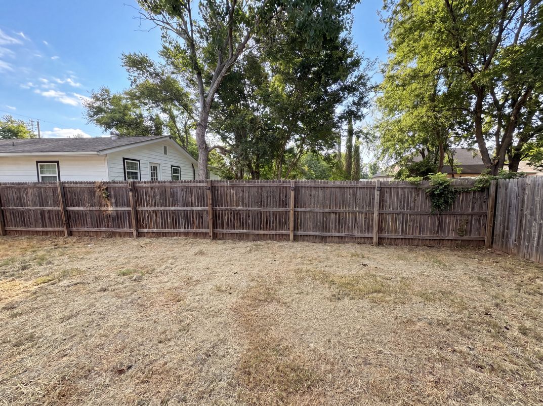 Photo 15 of 17 of 4526 S Horseshoe Trl, The Colony, TX