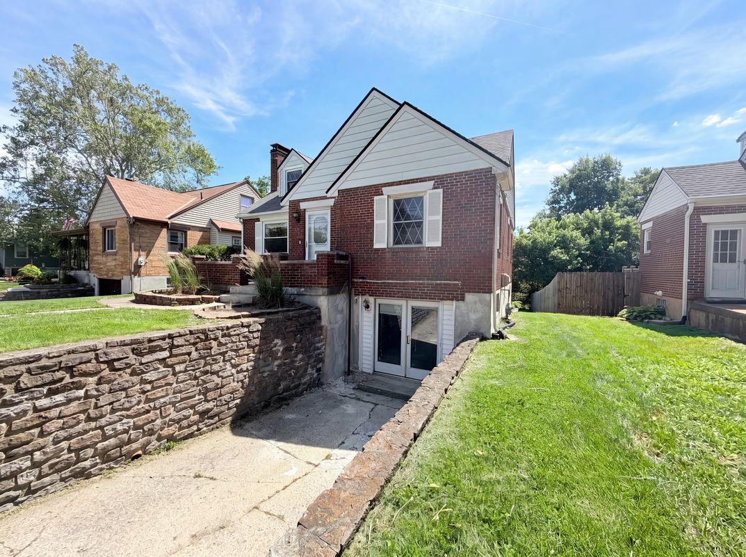 Photo 21 of 25 of 5476 Edalbert Dr, Cincinnati, OH