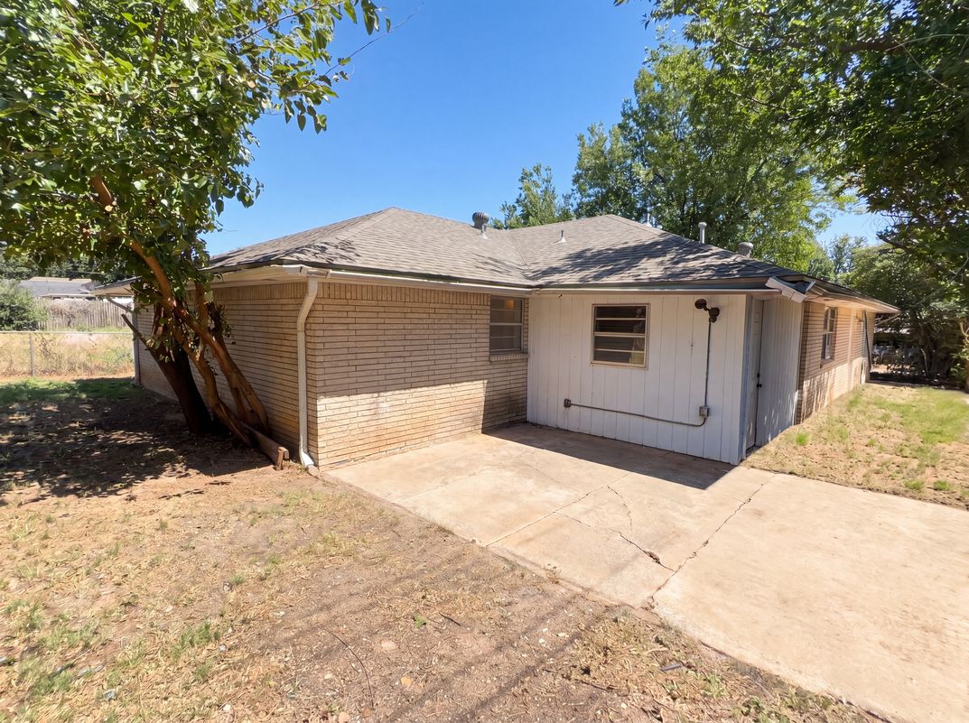 Photo 5 of 21 of 7629 NW 14th St, Oklahoma City, OK