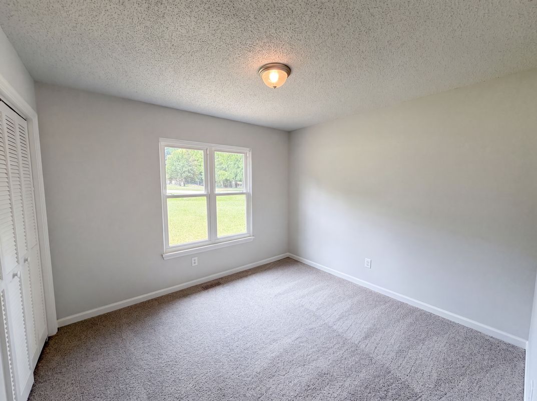 Photo 4 of 16 of 128 Mill Creek Dr, Youngsville, NC