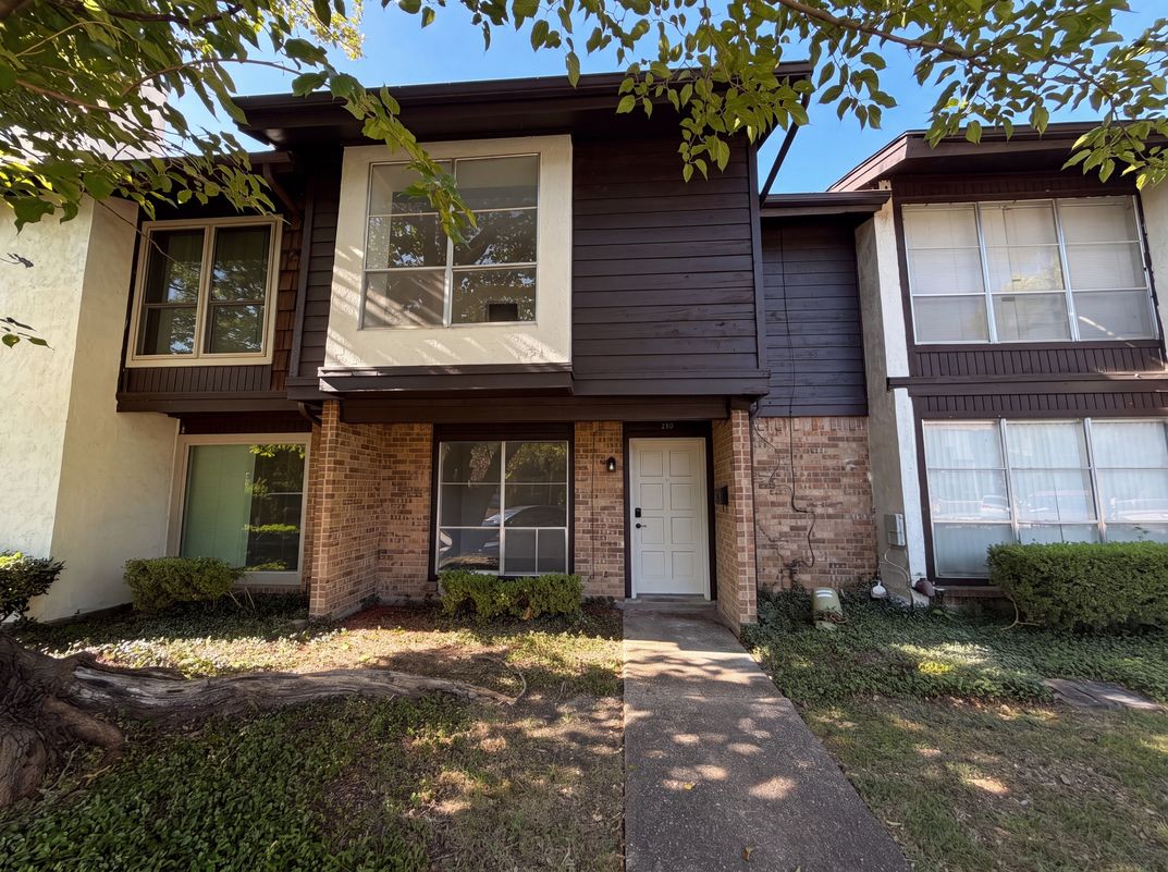 Property photo 1 of 260 Rolling Hills Pl