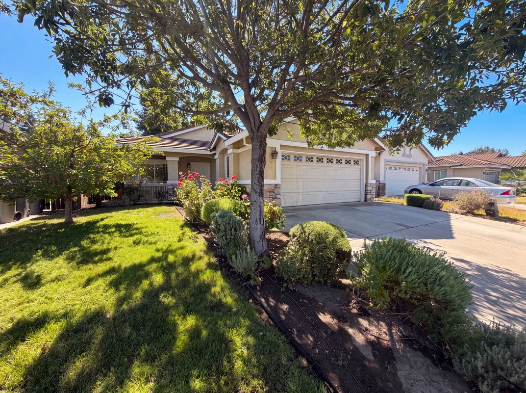 Photo 17 of 22 of 915 Wallace Dr, Woodland, CA
