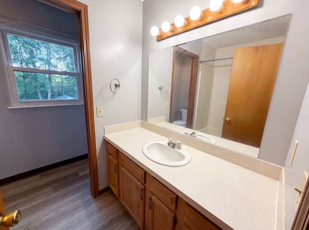 Photo 14 of 21 of 654 Diamond Cir, Ravenna, OH