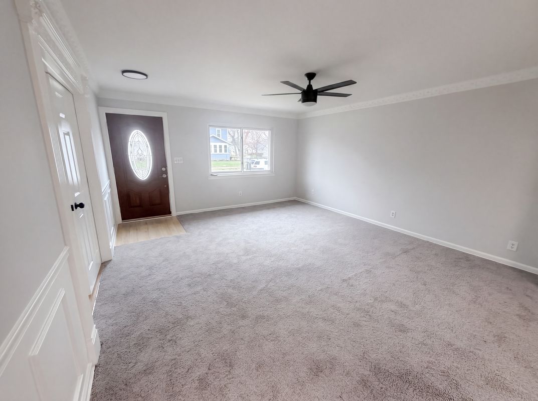 Property photo 3 of 916 Longfellow Ave