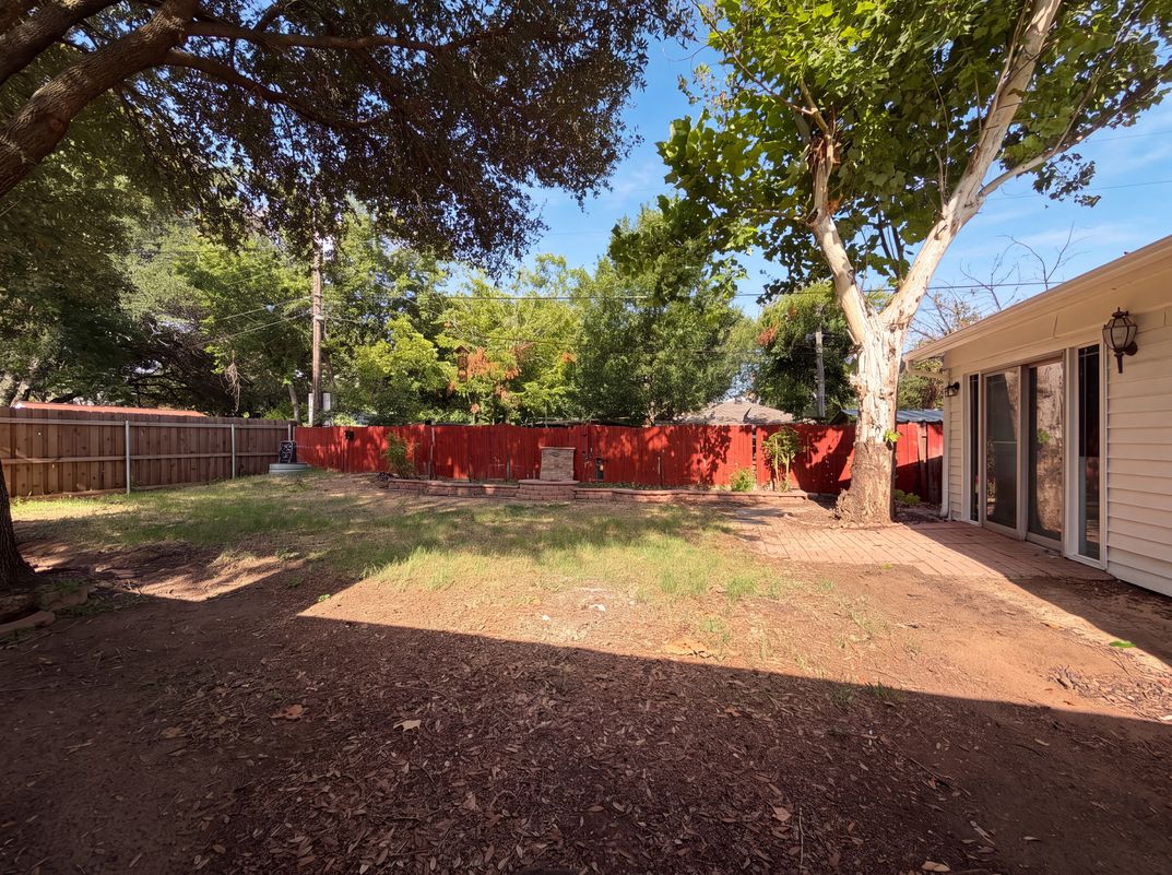 Photo 23 of 24 of 725 Ridgecrest Dr, Irving, TX
