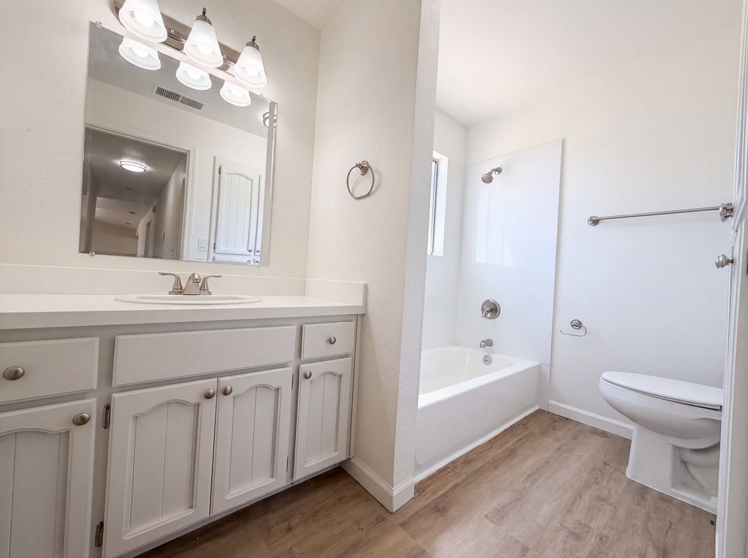Photo 18 of 29 of 6041 Thornicroft Dr, Valley Springs, CA