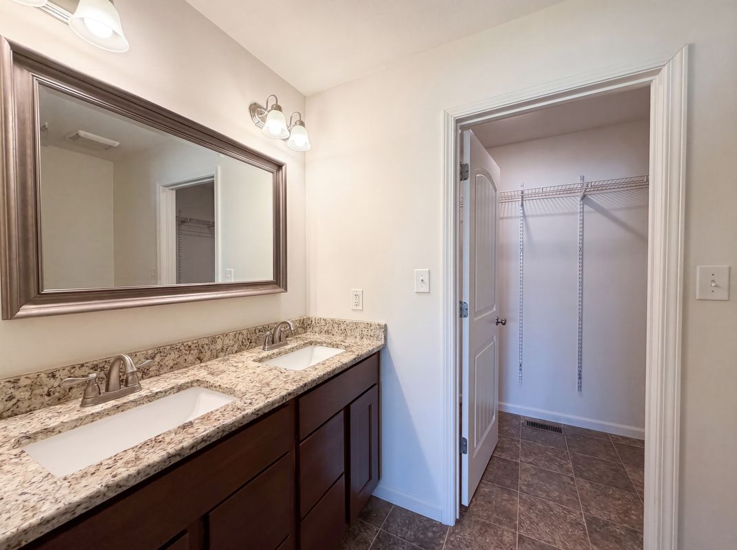 Photo 11 of 22 of 7932 Laurel Flats Dr, Caseyville, IL