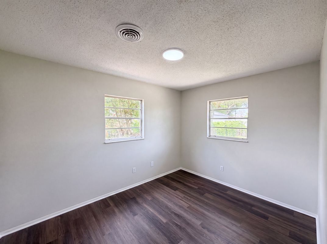 Photo 9 of 28 of 855 Murdock Blvd, Orlando, FL