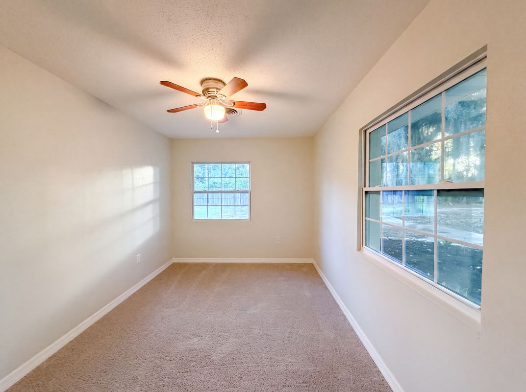 Photo 14 of 21 of 827 Dora Ave, Tavares, FL