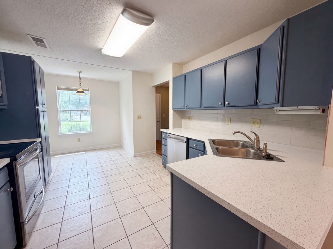 Photo 7 of 24 of 2054 Willowdale Ct, Mount Pleasant, SC