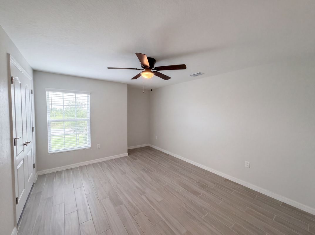 Photo 13 of 29 of 4510 Penkert Pl, Lakeland, FL