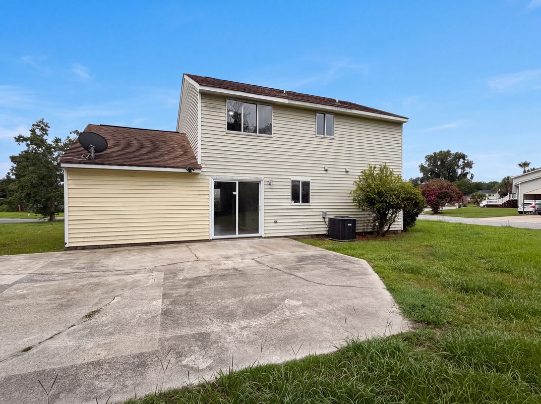 Photo 17 of 20 of 6786 Moss Ct, North Charleston, SC