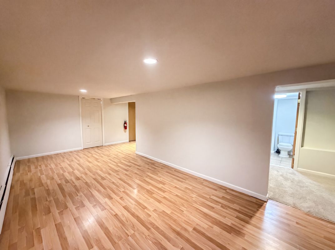 Photo 18 of 23 of 35 Dapp Ct, Elmwood Park, NJ