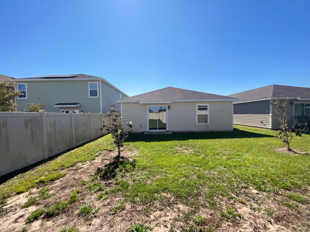 Photo 5 of 24 of 4322 Sunny Creek Pl, Kissimmee, FL