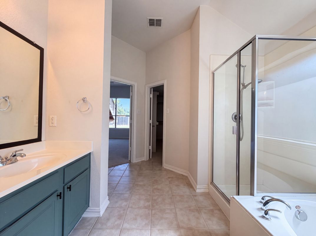 Photo 14 of 24 of 1420 Fleetwood Cove Dr, Grand Prairie, TX
