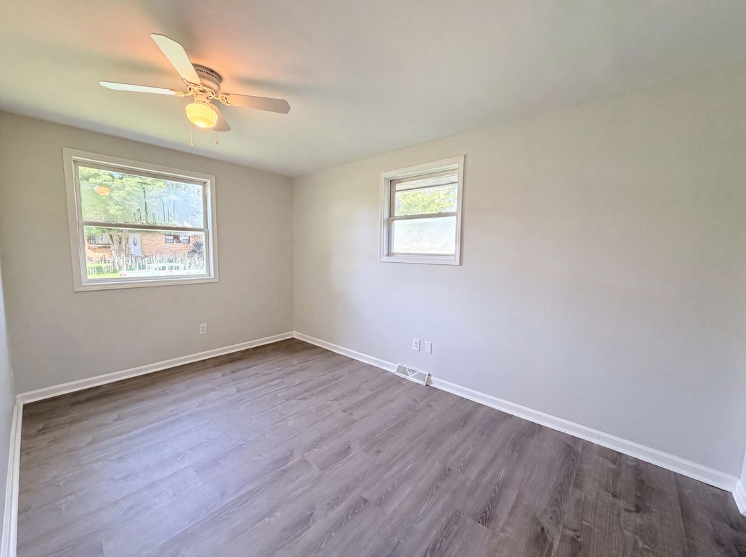 Photo 4 of 22 of 610 Mercury Dr, Cincinnati, OH