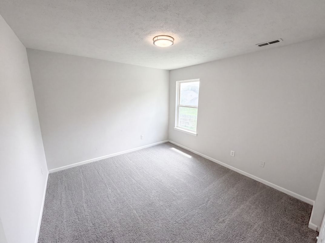Photo 13 of 33 of 6680 Crestwell Ln, Indianapolis, IN