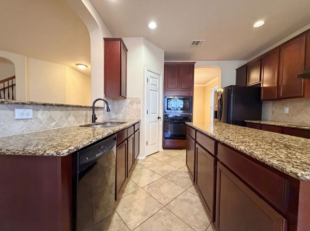 Photo 2 of 22 of 6941 Laura Hts, Schertz, TX