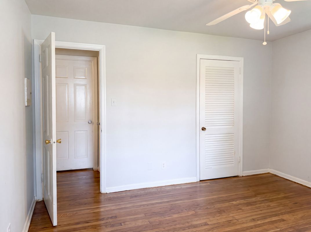 Photo 11 of 18 of 4307 Greenwood Dr, Portsmouth, VA