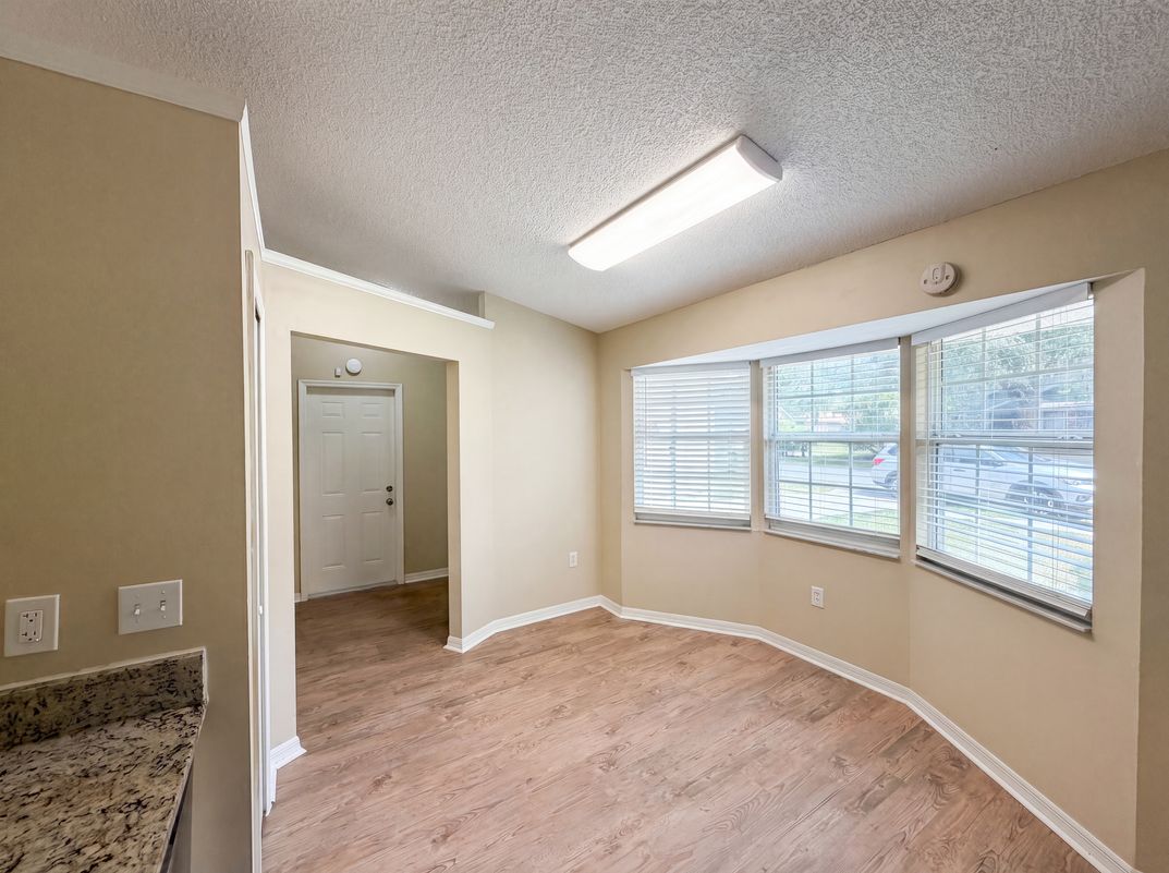 Photo 7 of 24 of 2715 Lorraine Dr, Leesburg, FL